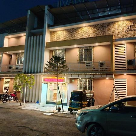 נאווי מומבאי Hotel Nivara מראה חיצוני תמונה